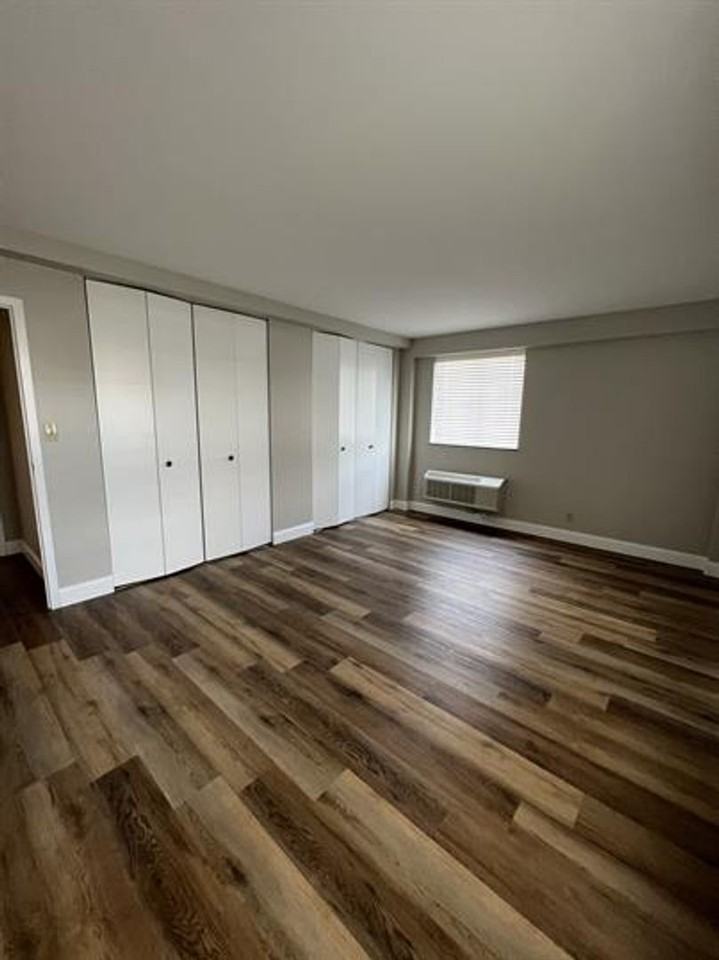 The Town House - Photo 5 of 26