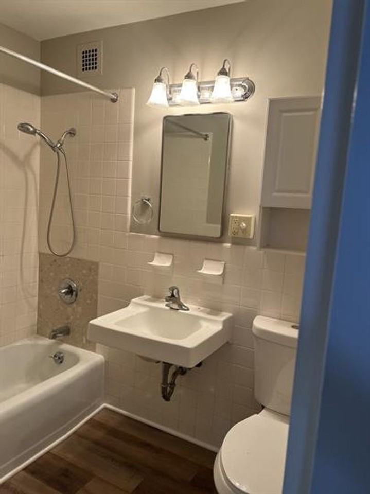 The Town House - Photo 6 of 26