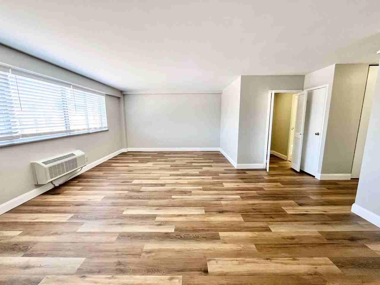 The Town House - Photo 3 of 34