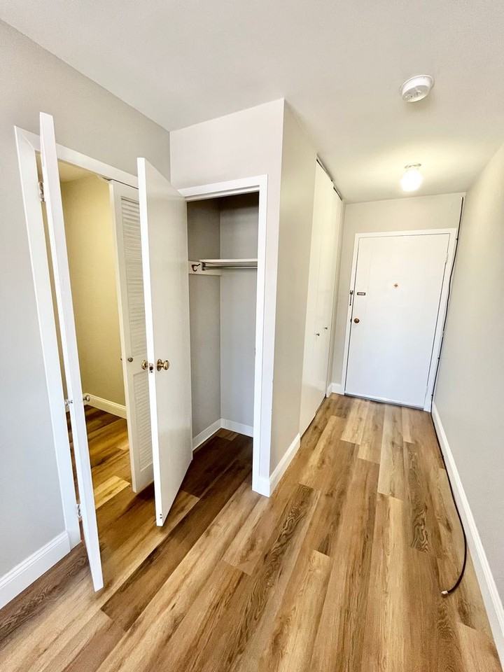 The Town House - Photo 7 of 34