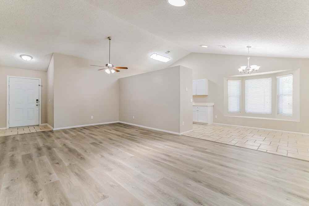 646 E Gila Ln - Photo 5 of 16