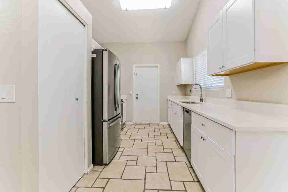 646 E Gila Ln - Photo 6 of 16