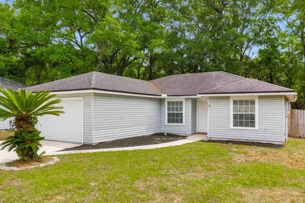 8063 Macdougall Dr E - Photo 3 of 16