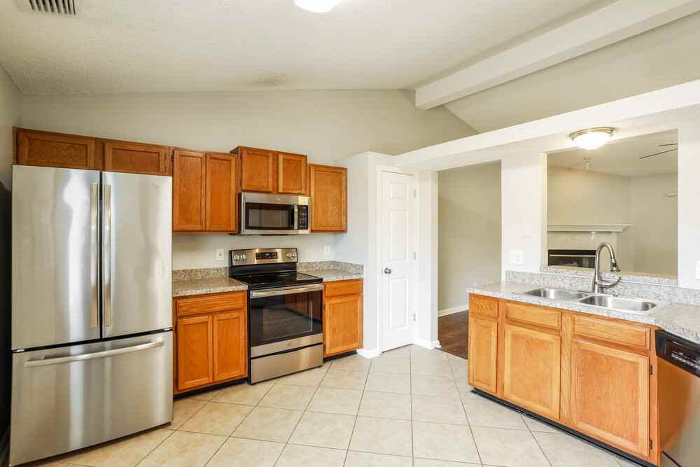 8063 Macdougall Dr E - Photo 7 of 16