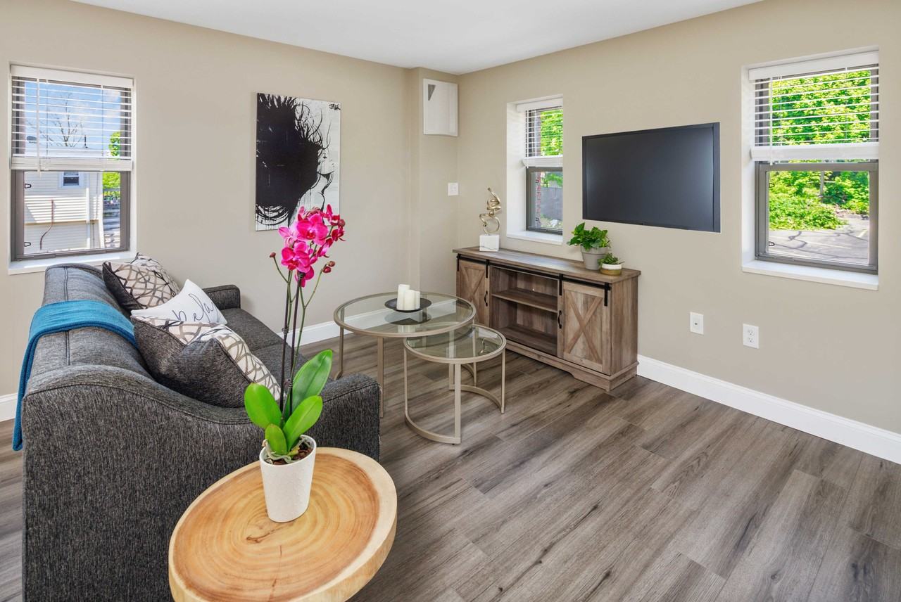 100 Broad St #8 - Photo 4 of 5