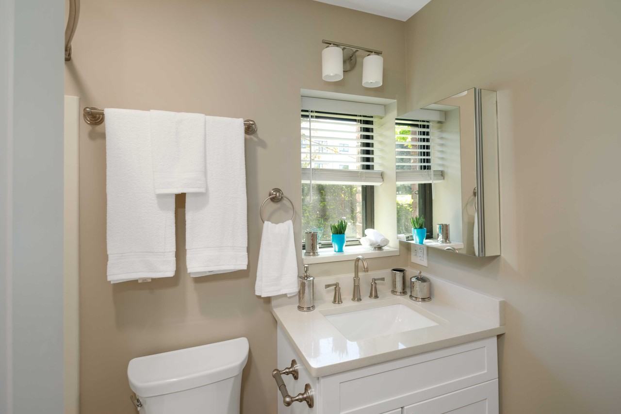 100 Broad St #8 - Photo 5 of 5