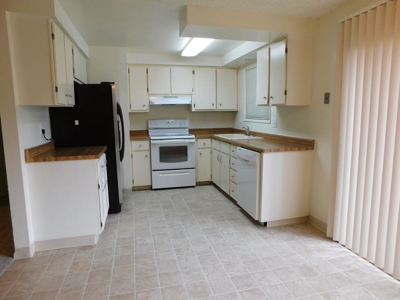 1950 Brewer Ave - Photo 4 of 13