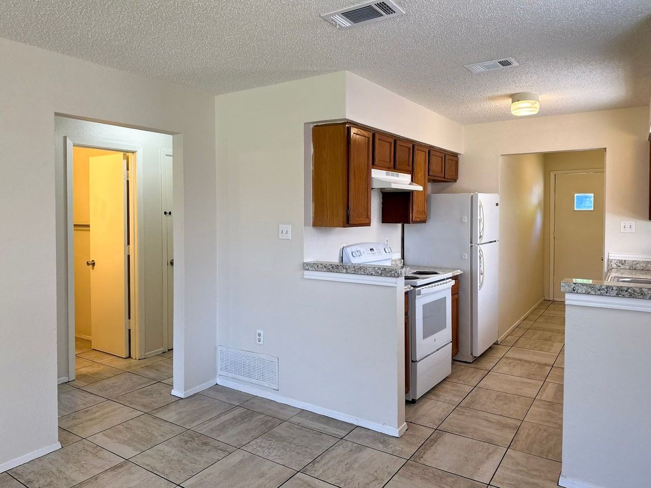 202 Renee Dr - Photo 3 of 16