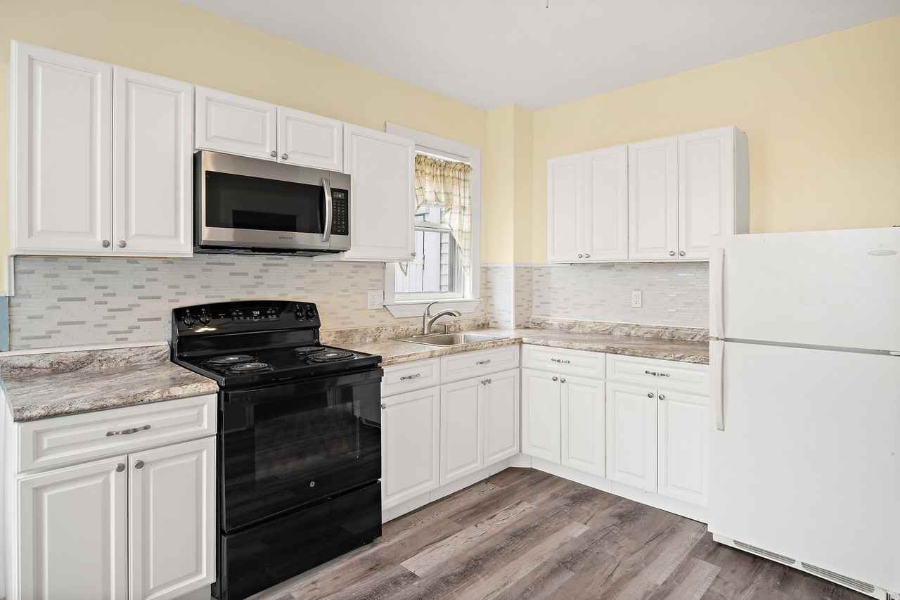 100 N Franklin St #1 - Photo 2 of 20