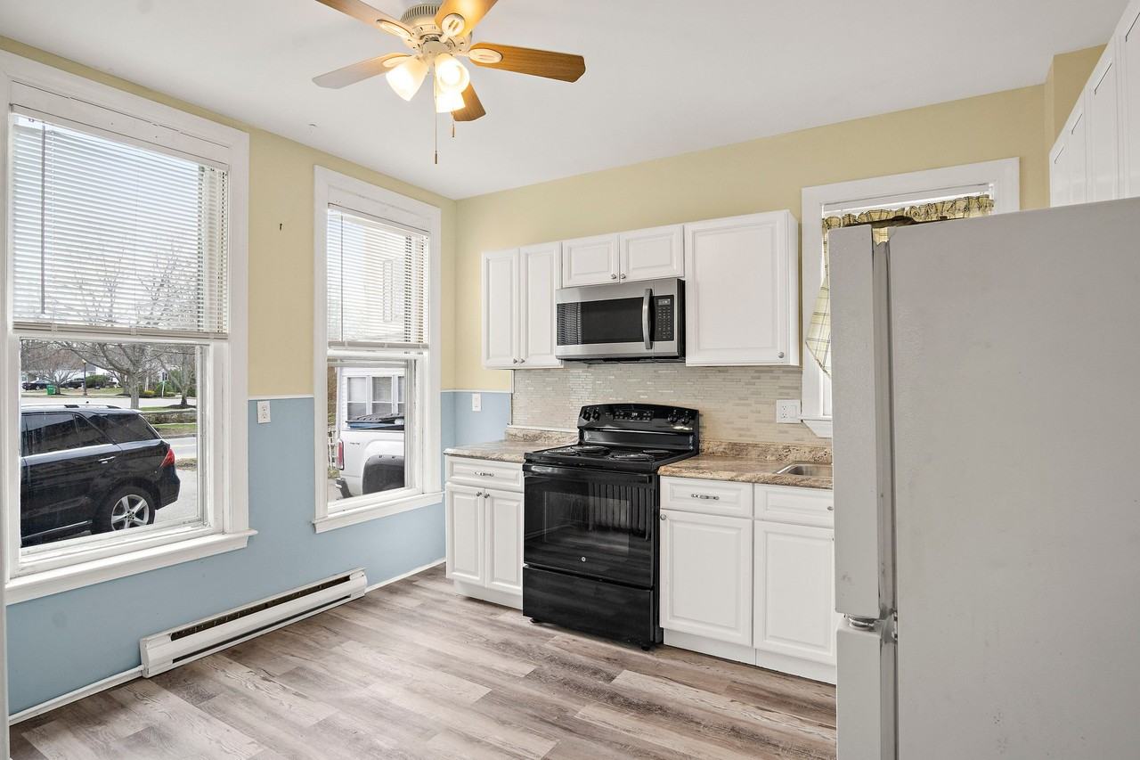 100 N Franklin St #1 - Photo 3 of 20