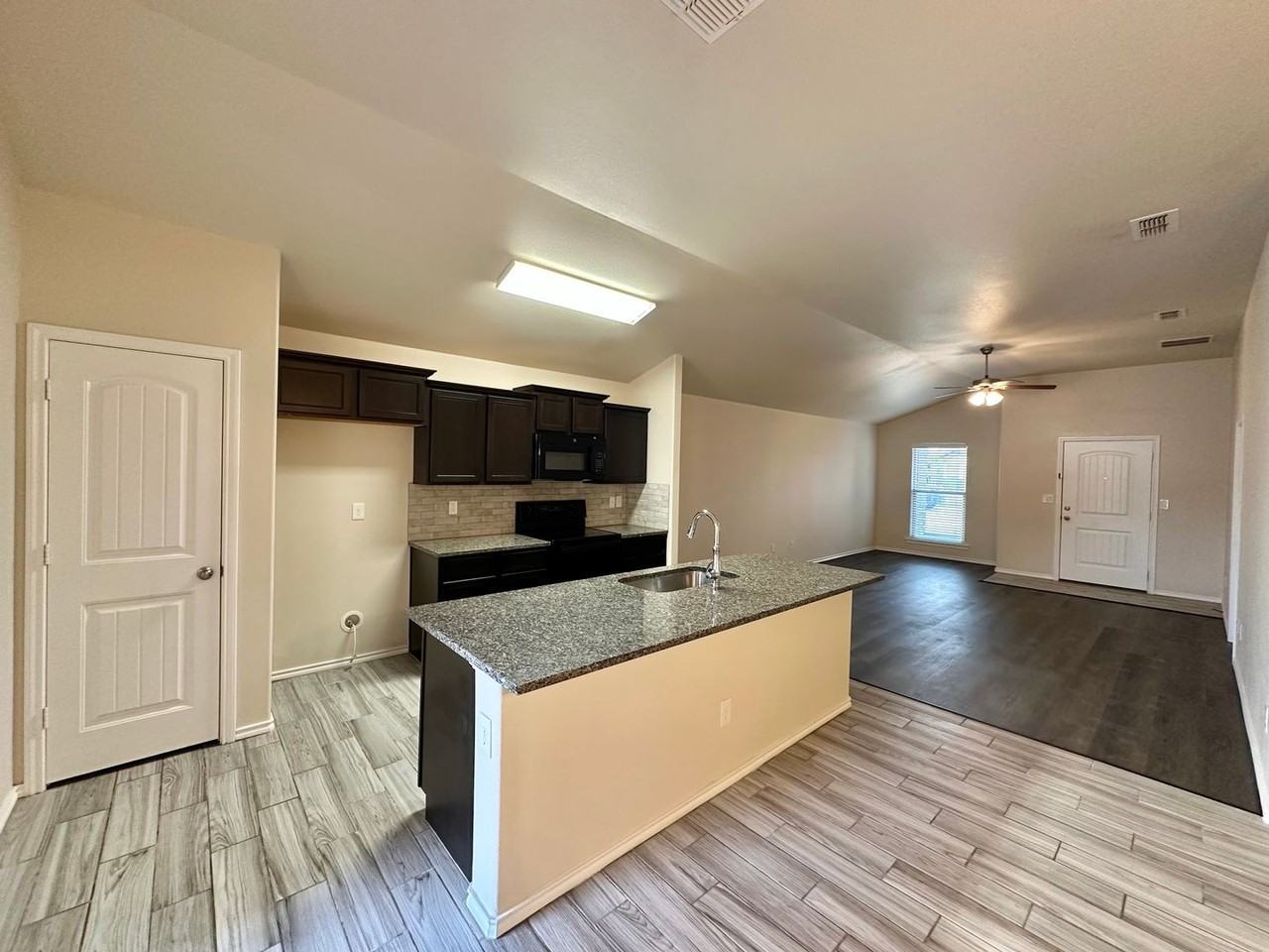 2119 140th St - Photo 3 of 17