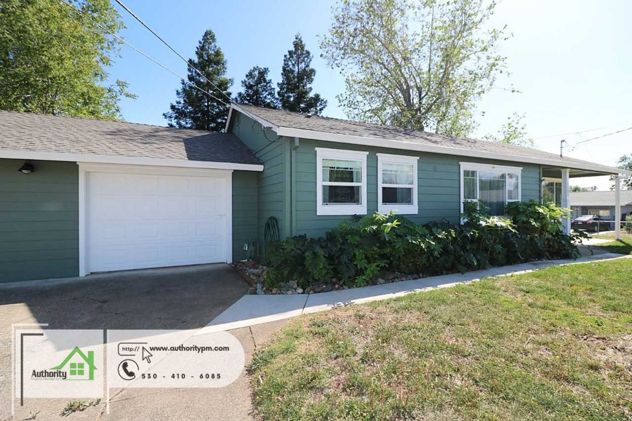 1102 5th St - Photo 3 of 31