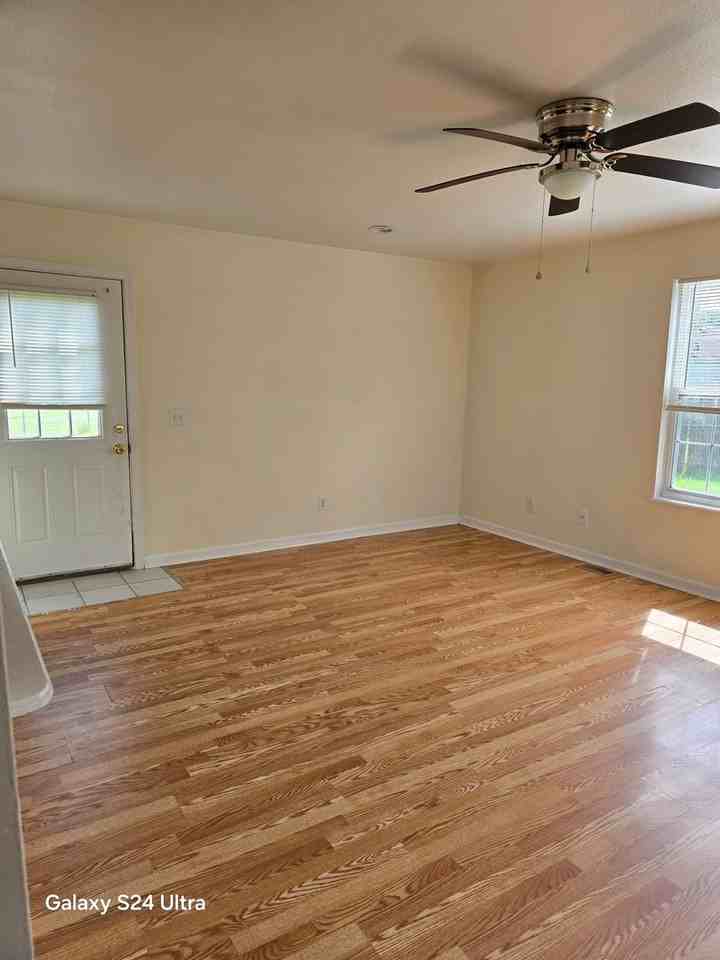 722 Connor St - Photo 3 of 9