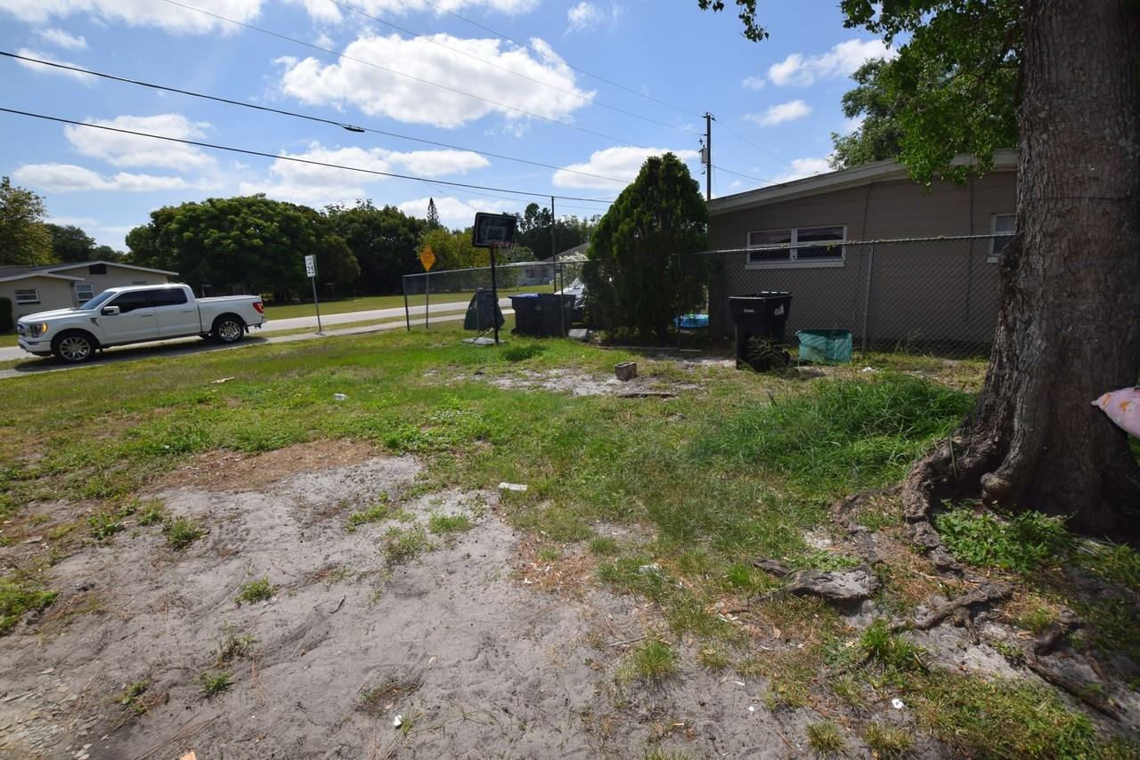102 W Lancaster Rd - Photo 3 of 21