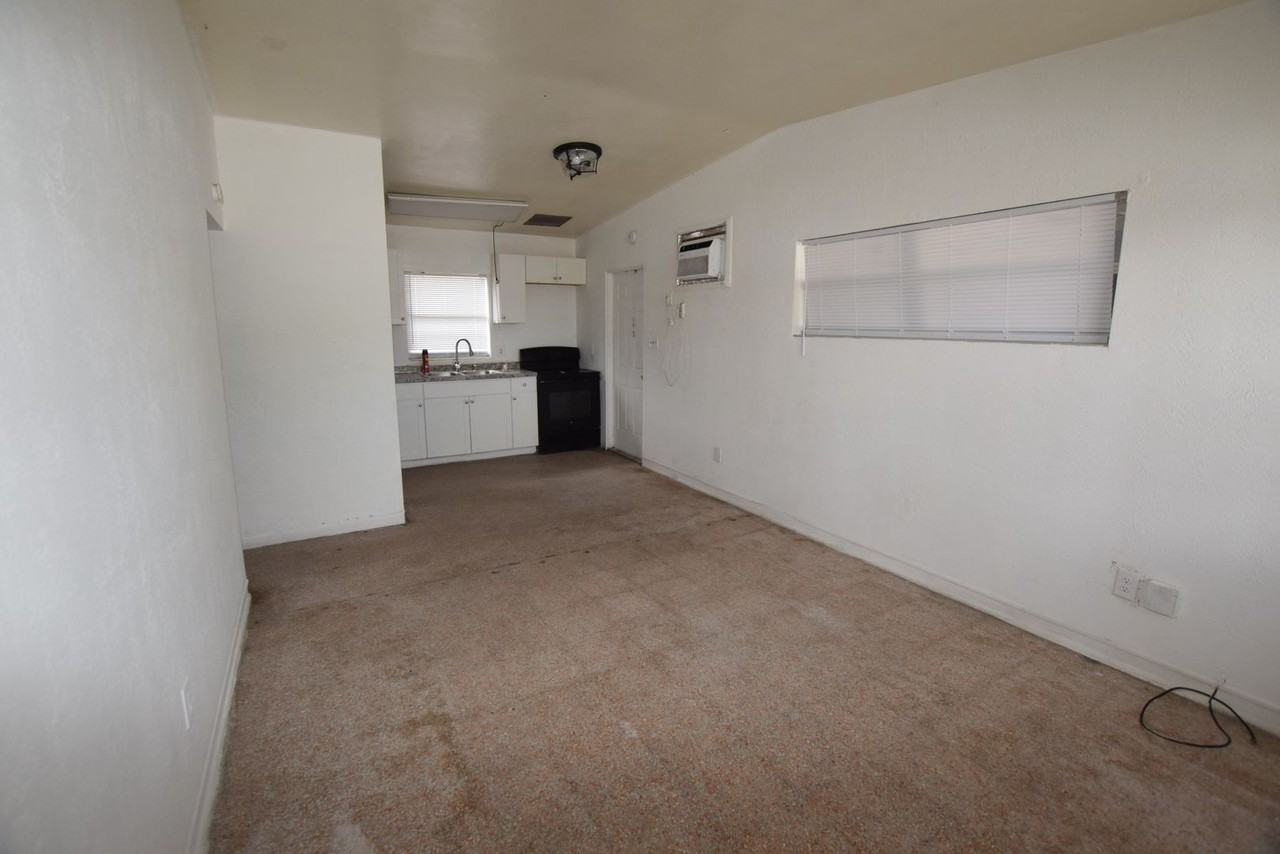 102 W Lancaster Rd - Photo 5 of 21