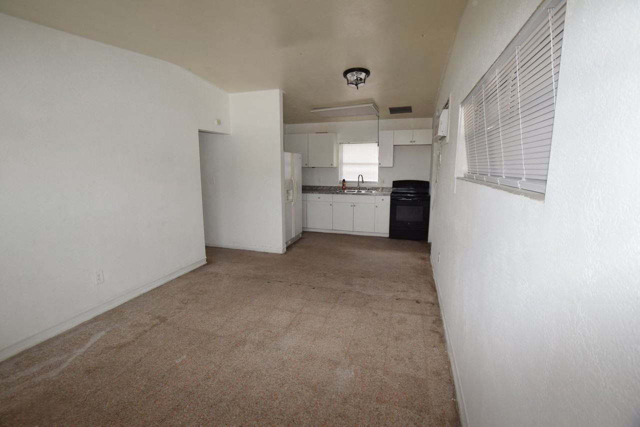 102 W Lancaster Rd - Photo 6 of 21