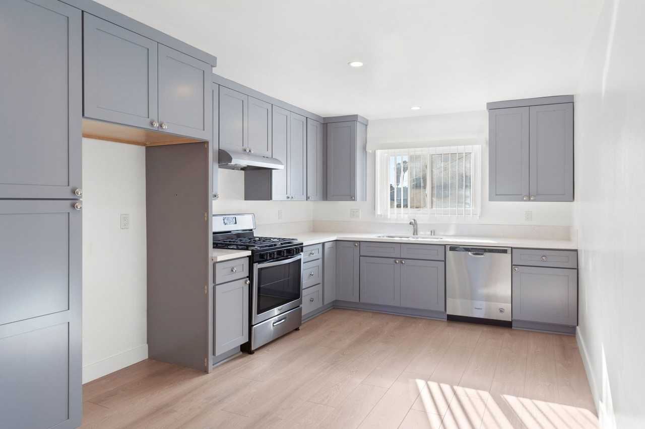 1725 Freeman Avenue - Photo 2 of 7