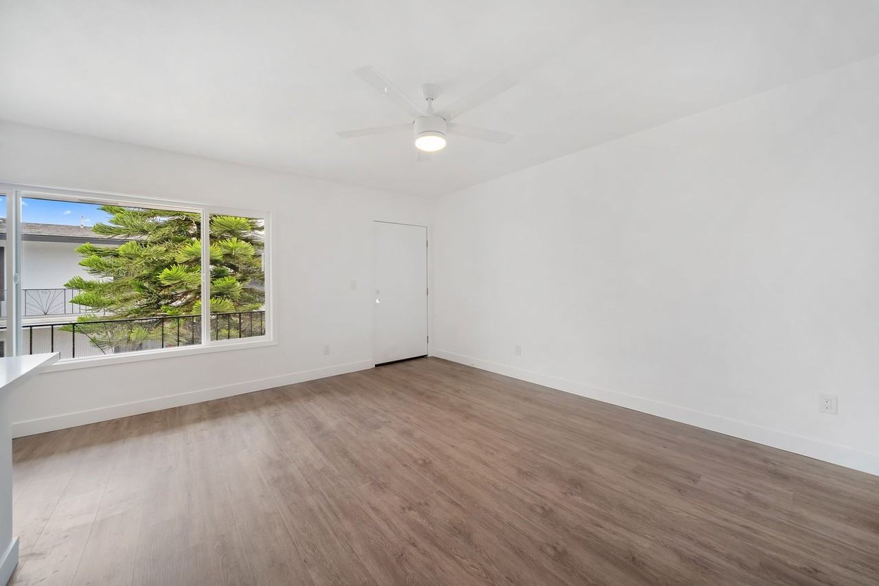 1725 Freeman Avenue - Photo 3 of 7