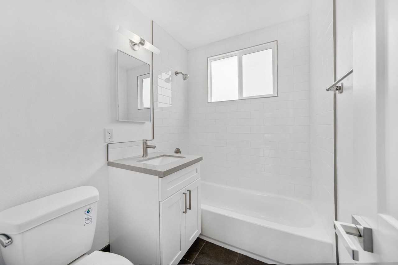 1725 Freeman Avenue - Photo 6 of 7