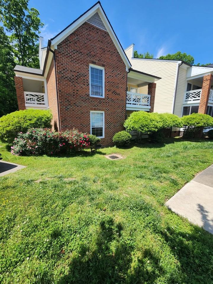1003 Kingswood Dr Apt K - Photo 3 of 20