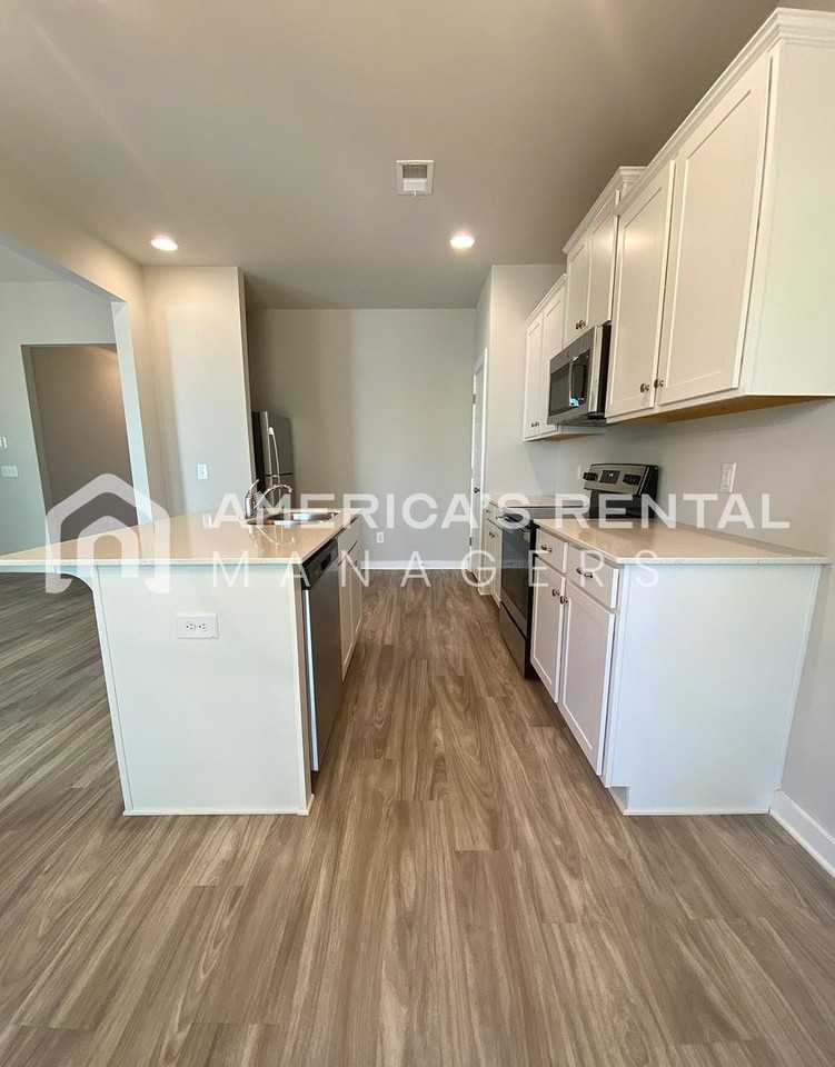 581 Andrew Dr - Photo 4 of 28