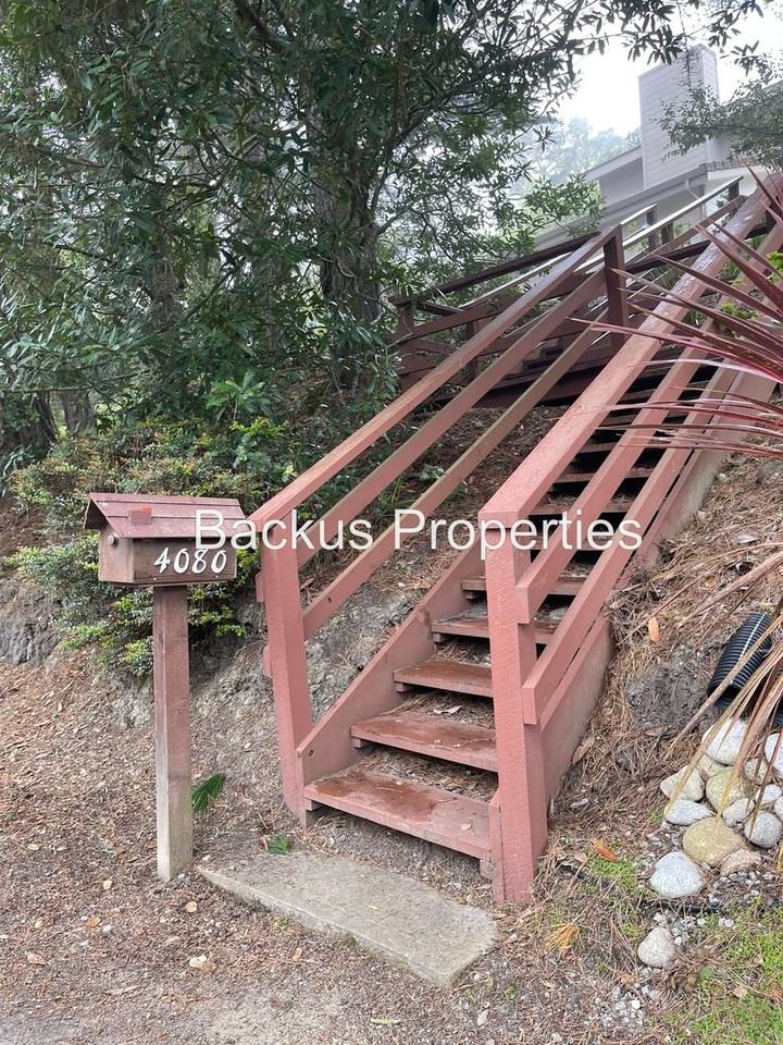 4080 Crest Rd - Photo 2 of 32