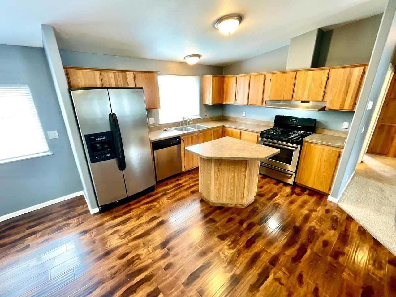 5944 Delaware Ave - Photo 4 of 28