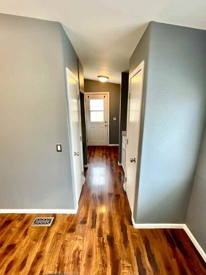 5944 Delaware Ave - Photo 6 of 28