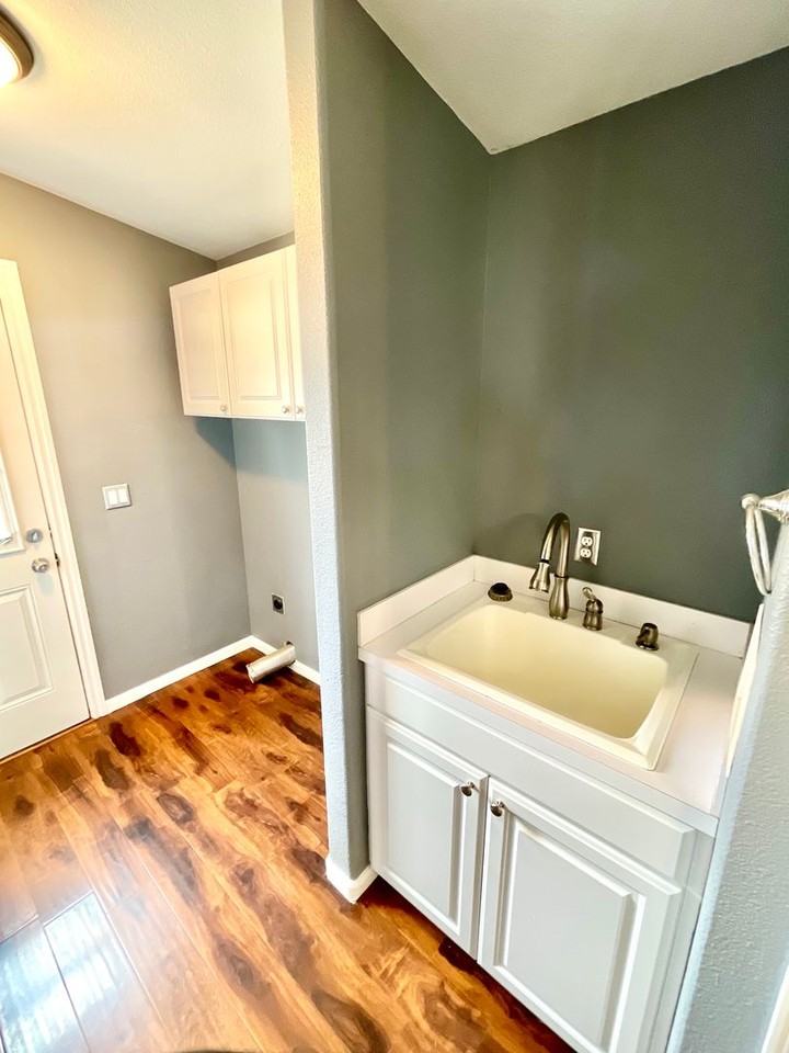 5944 Delaware Ave - Photo 7 of 28