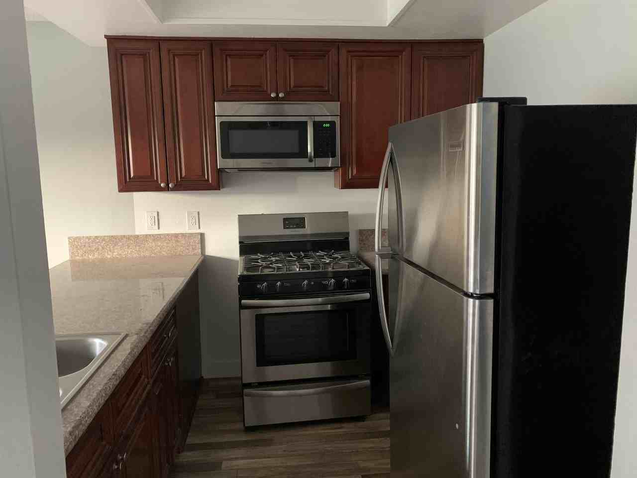1243 Fedora St - Photo 4 of 16