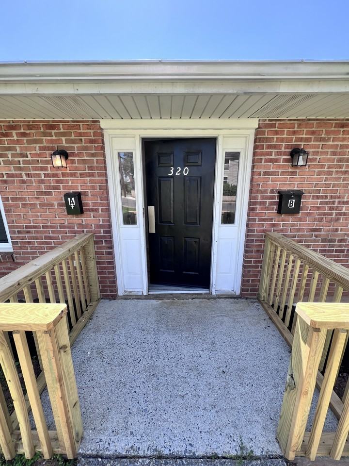 320 East Franklin Street - Photo 2 of 22