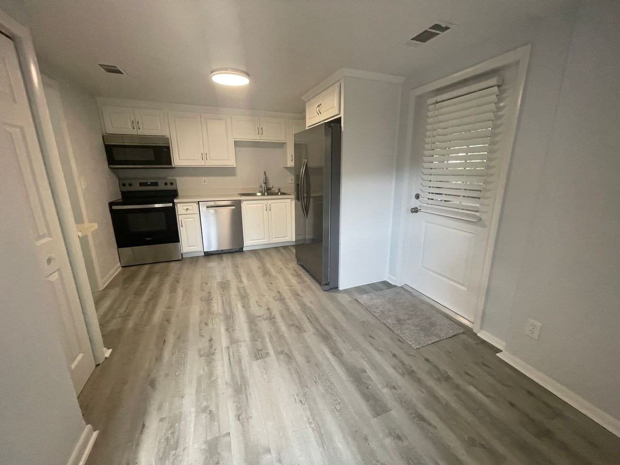 231 Sw 5th St - Photo 2 of 11
