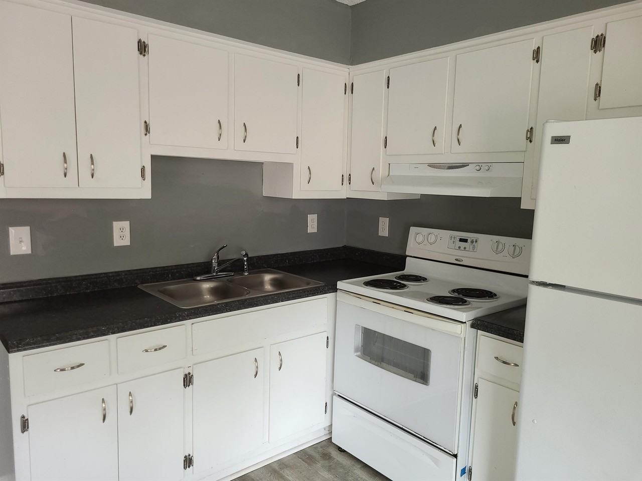 812 West 27th Street - Photo 2 of 30