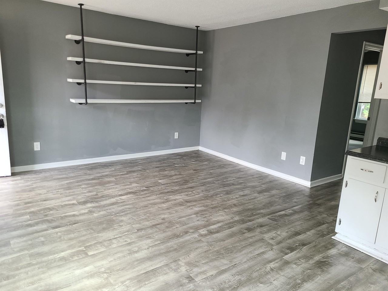 812 West 27th Street - Photo 3 of 30