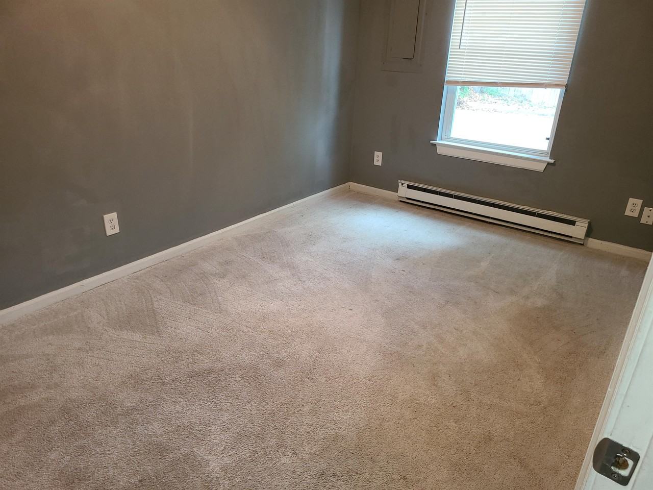 812 West 27th Street - Photo 5 of 30