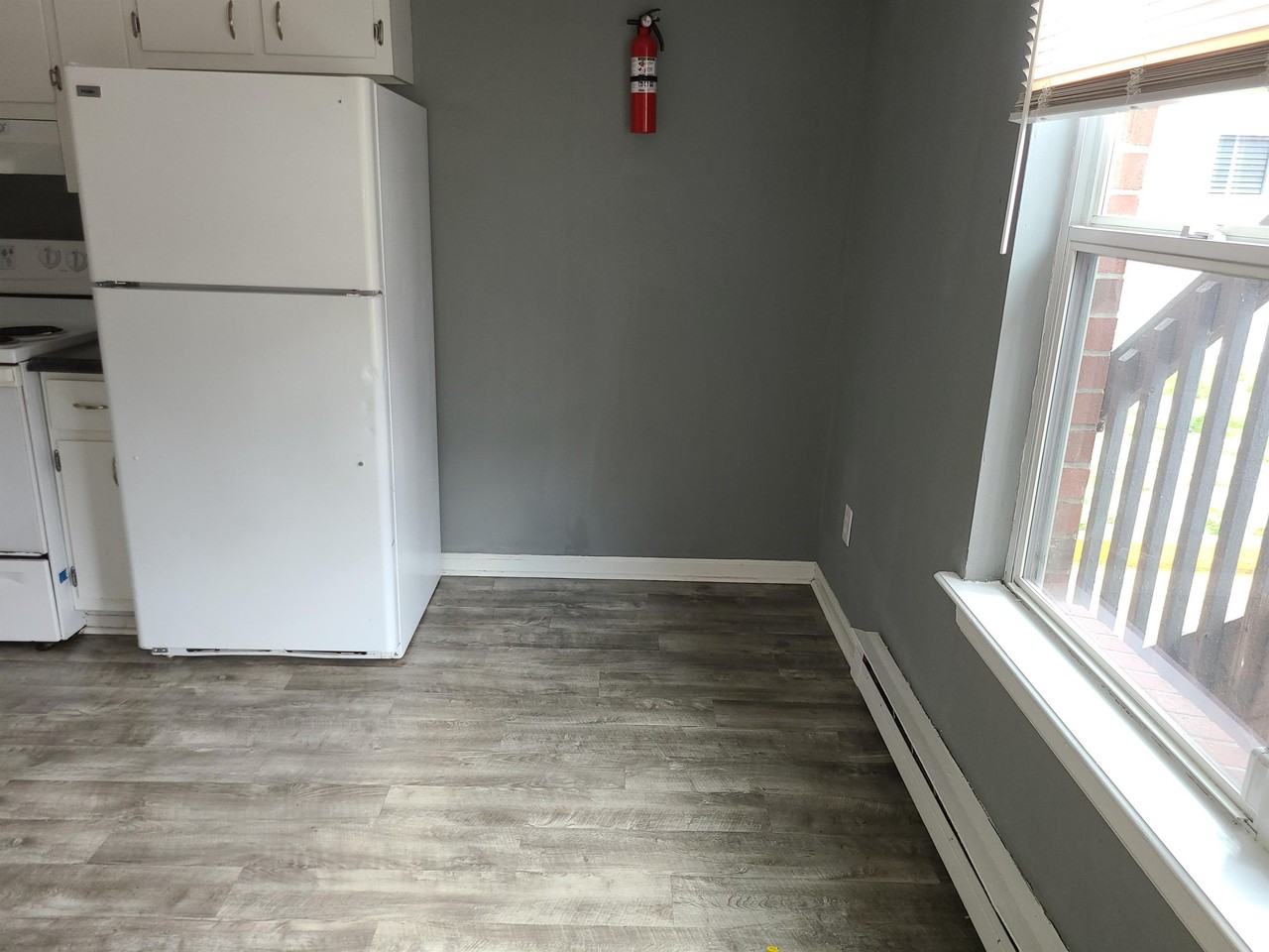 812 West 27th Street - Photo 6 of 30