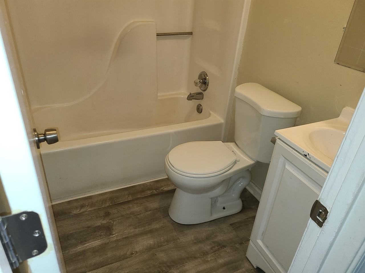 812 West 27th Street - Photo 7 of 30