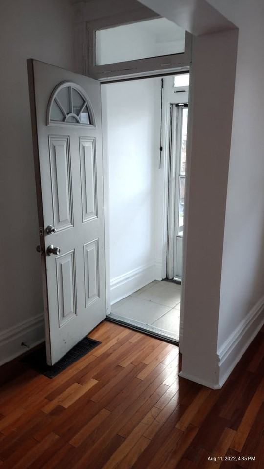 815 Southern Ave - Photo 2 of 19