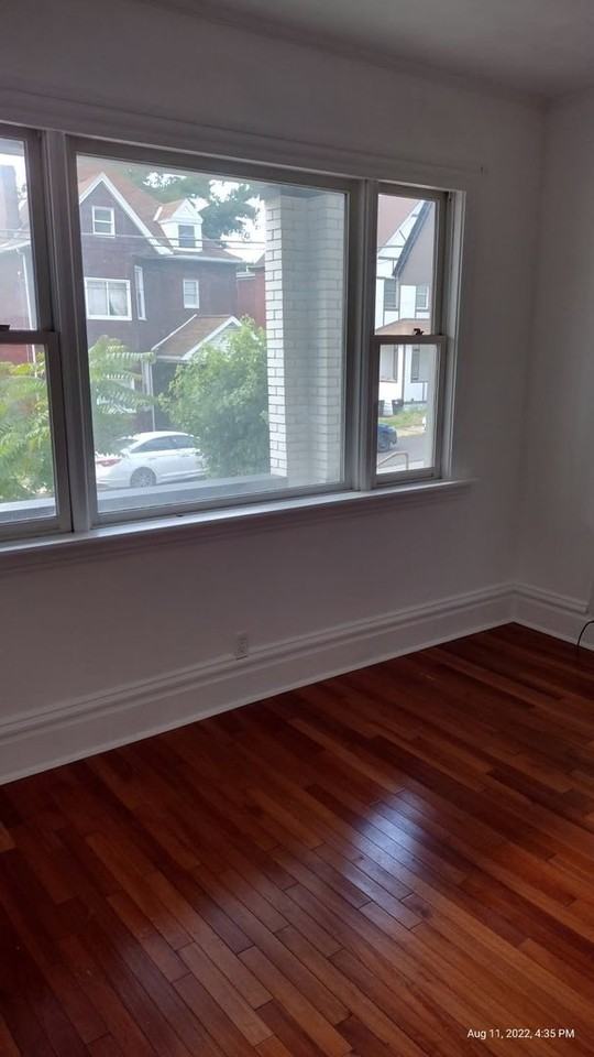 815 Southern Ave - Photo 3 of 19