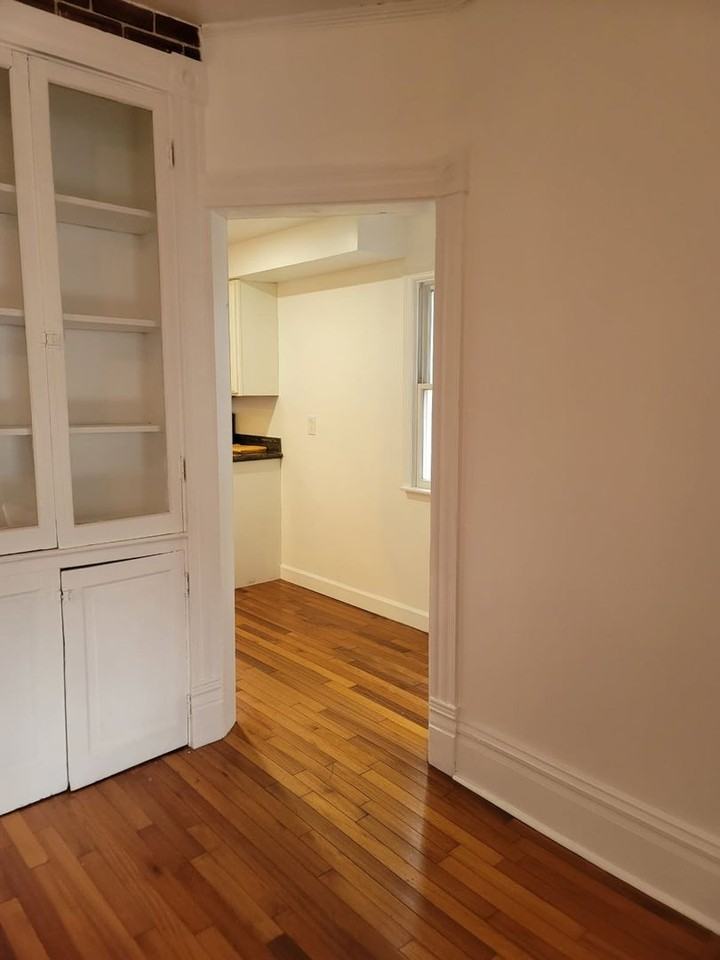 815 Southern Ave - Photo 4 of 19
