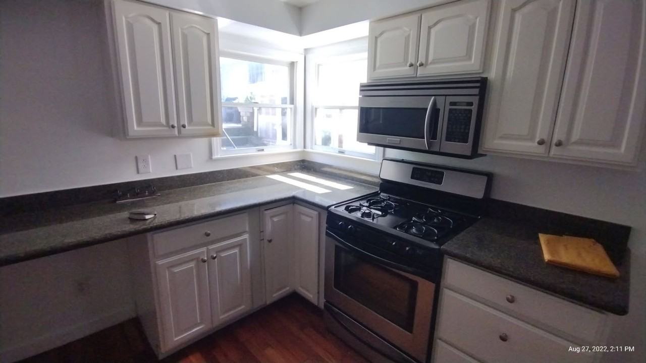 815 Southern Ave - Photo 6 of 19