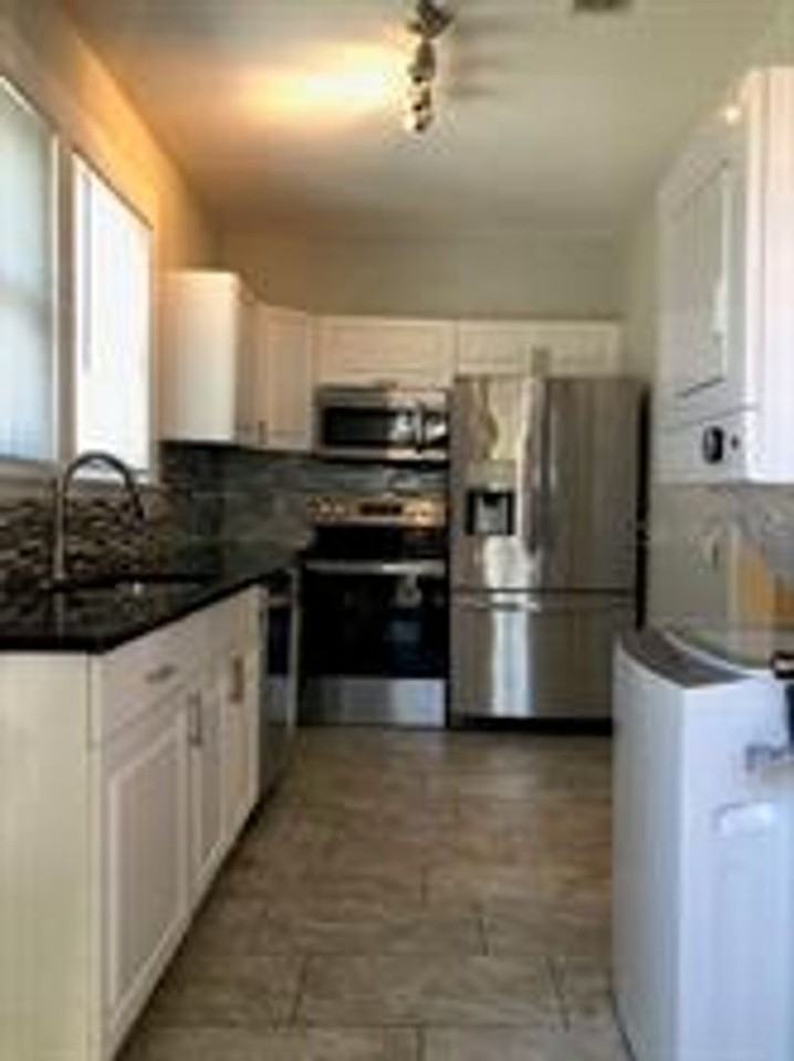 308 E 13th St - Photo 7 of 25