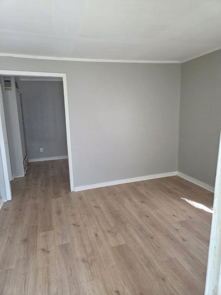 1572 Harrison St - Photo 3 of 11