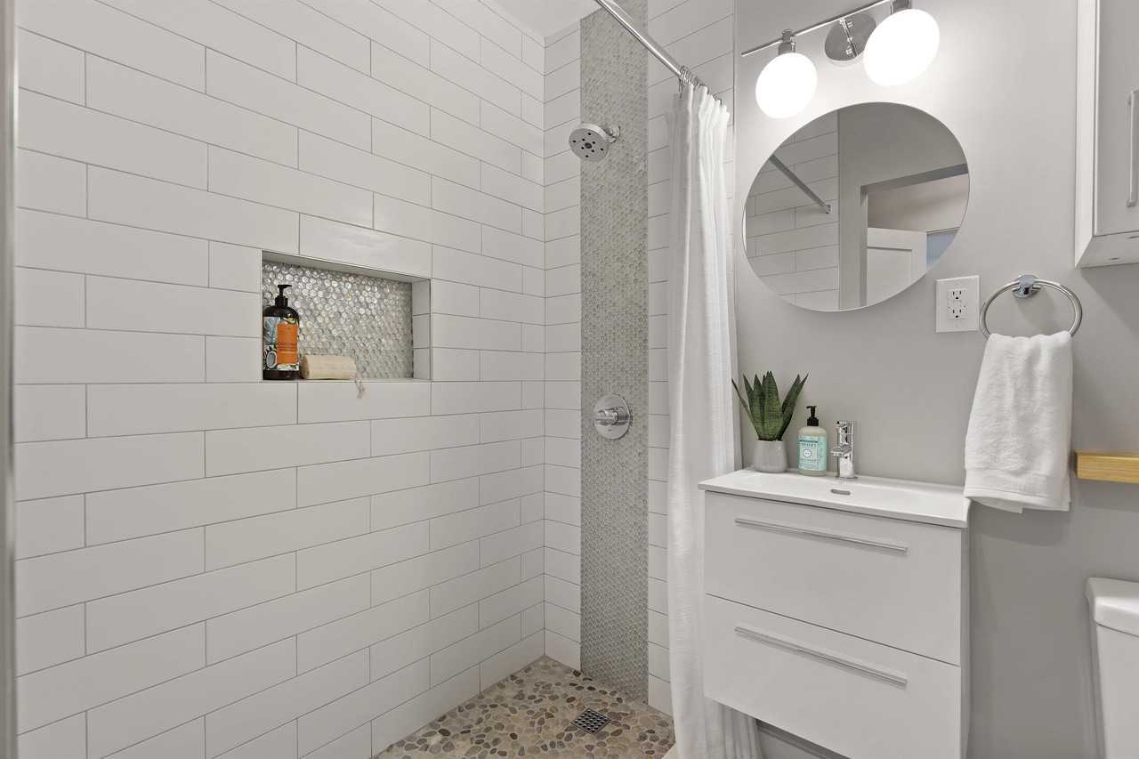 14724 Inglewood Avenue - Photo 3 of 50