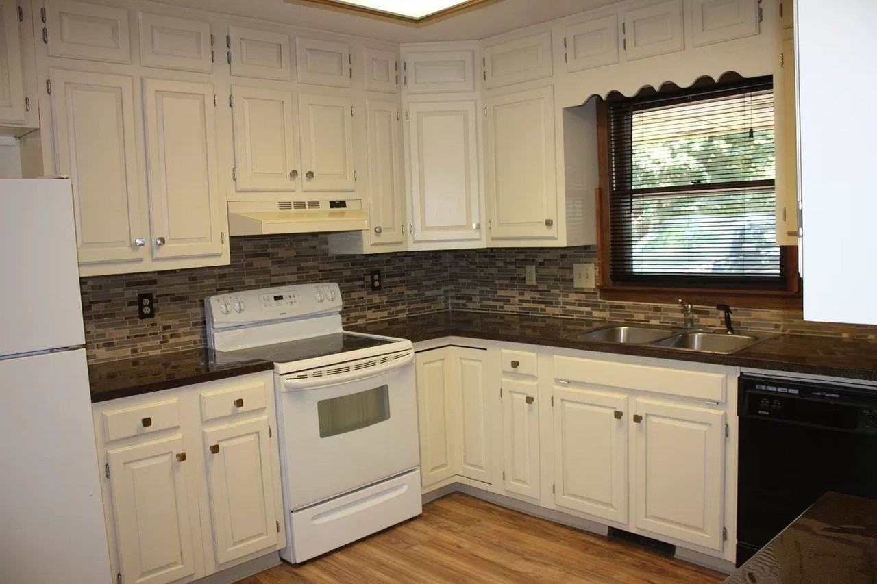 2420 Vaughn Dr - Photo 4 of 10