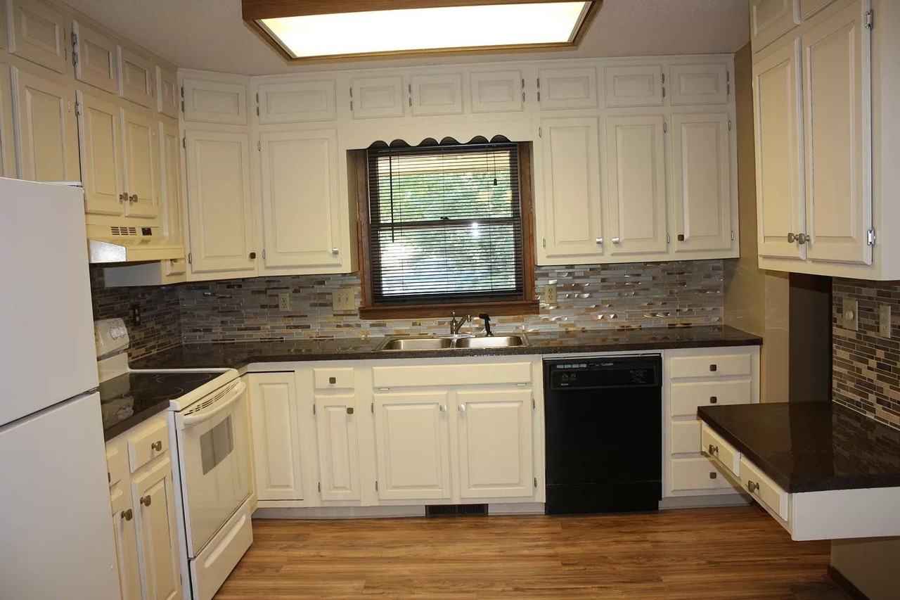 2420 Vaughn Dr - Photo 5 of 10