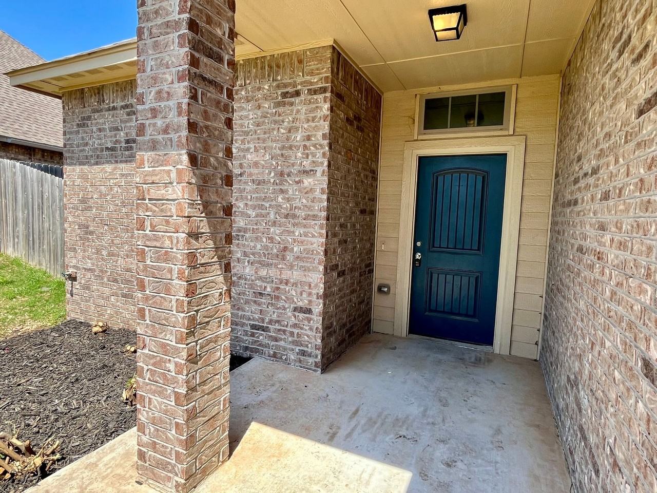 10809 Nw 117th Pl - Photo 2 of 20