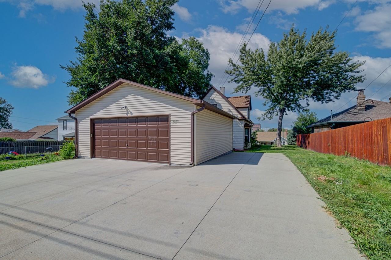 4205 Pacific St - Photo 3 of 50