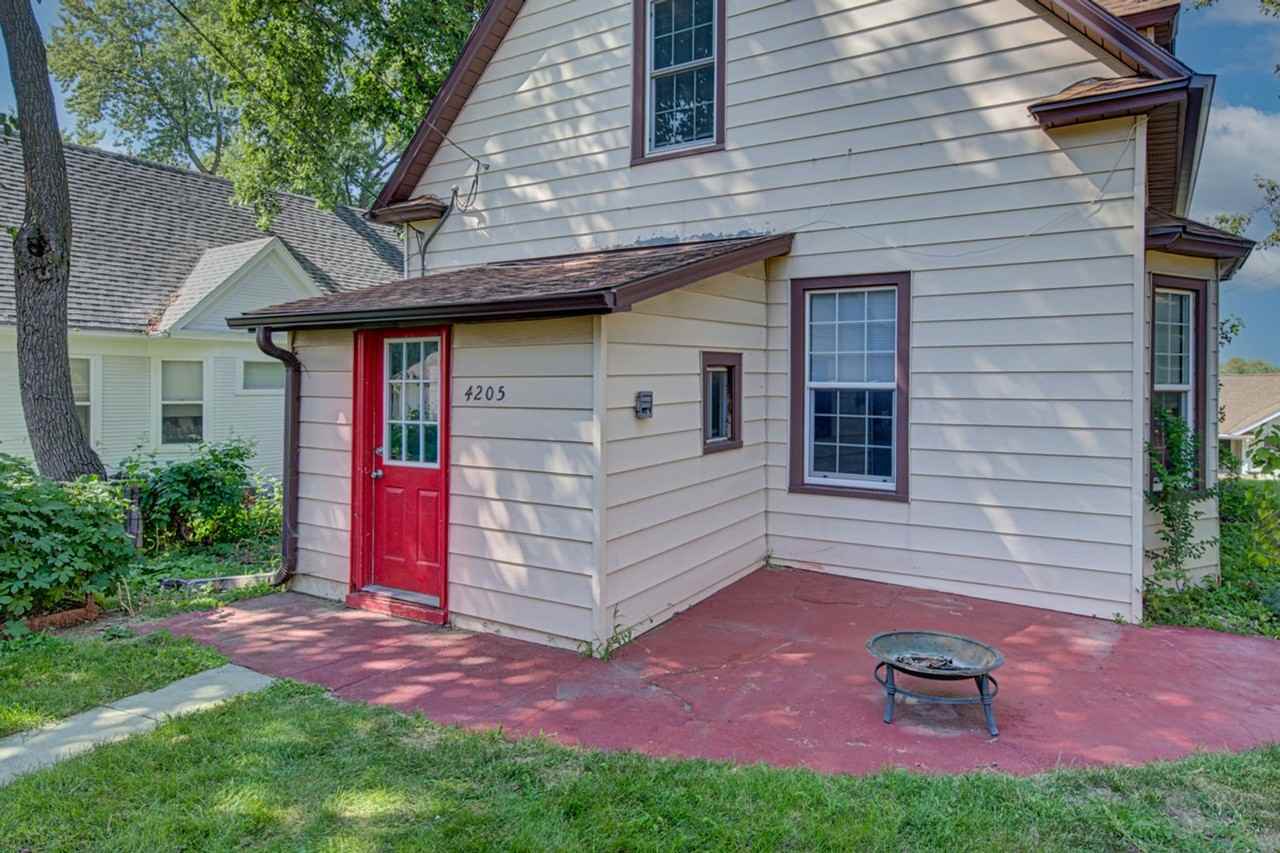 4205 Pacific St - Photo 5 of 50