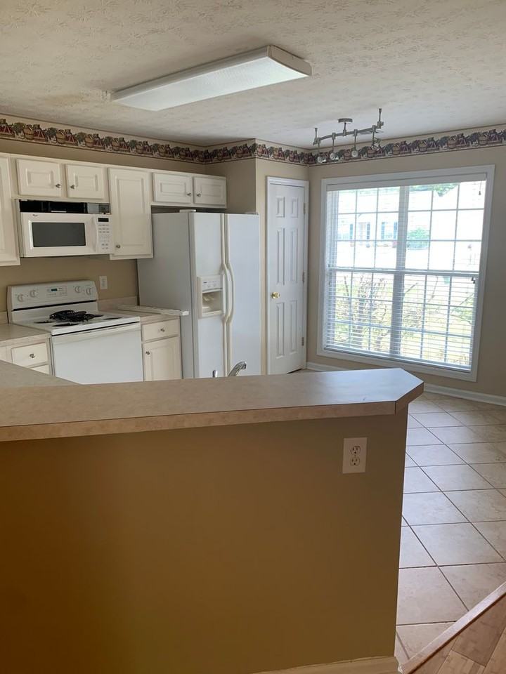 2170 Franklin St - Photo 3 of 10